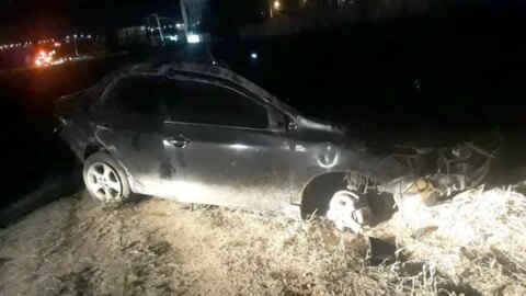 Carro capota na BR-361 próximo a cidade de Patos