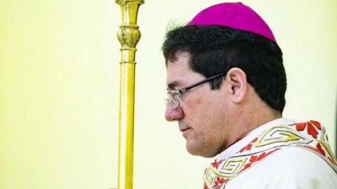 VÍDEO: “É pecado grave quem faz campanha contra a vacinação”, diz bispo Dom Paulo Jackson