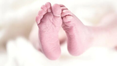 Bebê de oito meses morre após se engasgar com leite materno, na PB