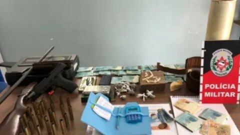 NA PB: Idosa de 78 anos é presa por porte ilegal de armas e tráfico de drogas