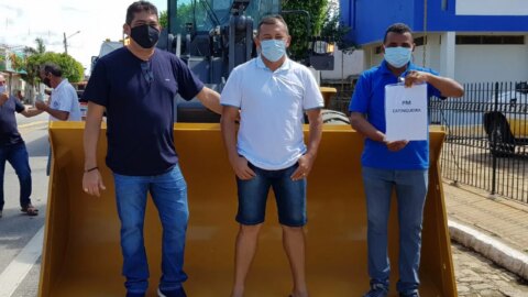 Prefeitura de Catingueira recebe máquina pá carregadeira que deve auxiliar nos trabalhos de infraestrutura do município
