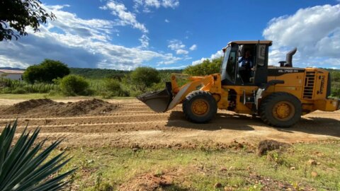 Prefeitura de Catingueira intensifica recuperação das estradas nas comunidades rurais