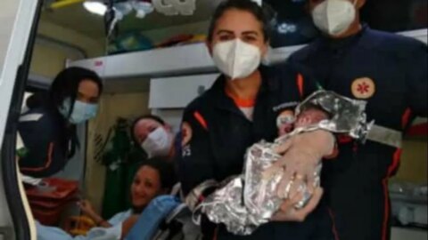 Socorristas do Samu fazem parto dentro de ambulância na manhã desta sexta-feira (21), em Catingueira