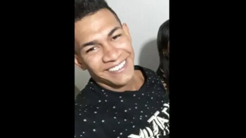 Motociclista morre após colisão com depósito de lixo, em Patos