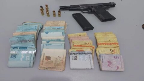 Policia Militar prende acusados de roubo e recupera mais de R$ 22 mil, em Patos