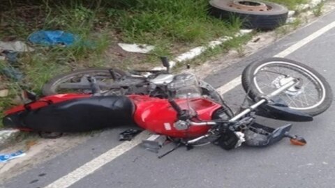 Motociclista fica gravemente ferido após ser atingido por pneu que se soltou de caminhão, na Paraíba