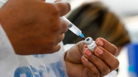 Ministério da Saúde compra 100 milhões de doses da vacina da Pfizer