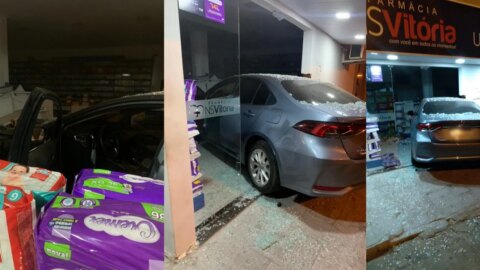 Carro desgovernado bate em poste e árvore antes de invadir farmácia, em Patos