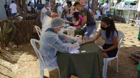 No intuito de cuidar da saúde das pessoas, Prefeitura de Catingueira promove testagem rápida para covid-19 em praça pública