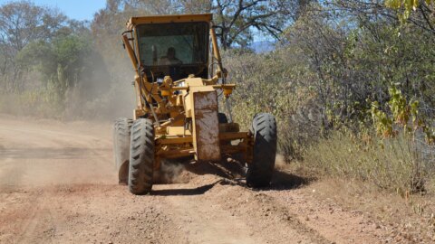 Prefeitura de Catingueira intensifica recuperação das estradas na zona rural do município