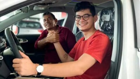 Fotógrafo tem carro furtado no centro de Patos e pede ajuda para recuperá-lo