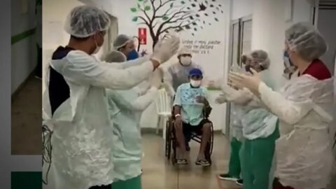 Equipe médica comemora alta de paciente com Covid-19 com quadrilha junina, em Piancó