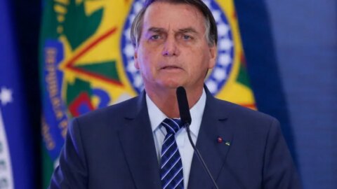 Aumento do Bolsa Família para R$ 300 está “praticamente acertado”, diz Bolsonaro