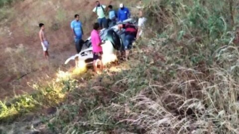 Capotamento deixa duas pessoas feridas, em rodovia da Região Metropolitana de Patos