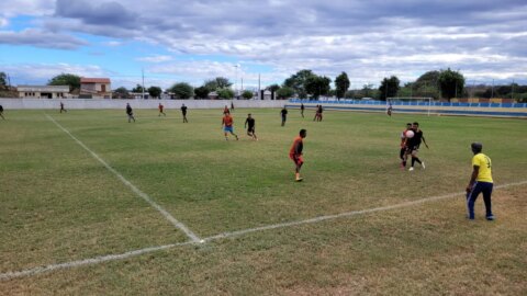 Prefeitura de Catingueira promove jogo e distribui presentes durante encerramento das comemorações do Dia dos Pais