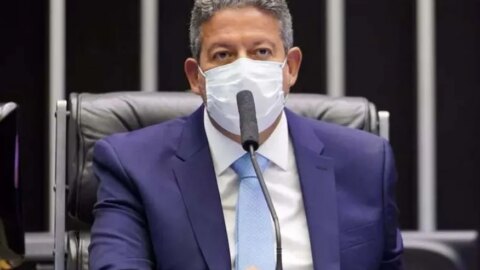 Lira anuncia que PEC do voto impresso será analisada no plenário da Câmara