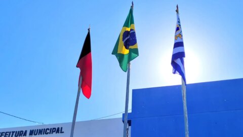 Prefeitura de Catingueira realiza hasteamento das bandeiras em alusão ao dia 7 de setembro