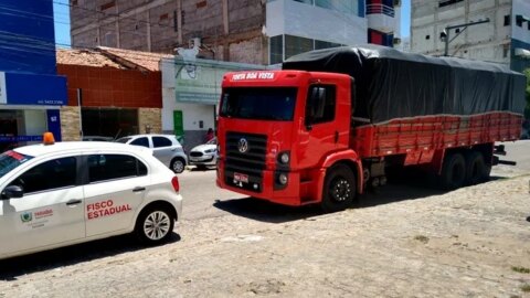 20 toneladas de ração animal sem documento fiscal são apreendidas em Patos