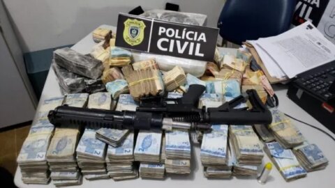Polícia Civil apreende fuzis, munições e aproximadamente R$ 500 mil na Paraíba