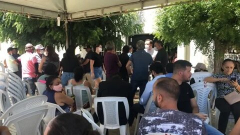 Familiares de prefeito, mortos em grave acidente de carro, são sepultados no Sertão