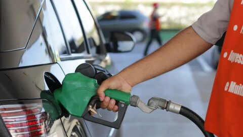 Petrobras anuncia novo reajuste nos preços da gasolina e do diesel a partir desta terça-feira (26)