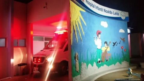 Uma criança e duas mulheres ficam feridas após motorista colidir com moto e fugir sem prestar socorro às vítimas, em Patos
