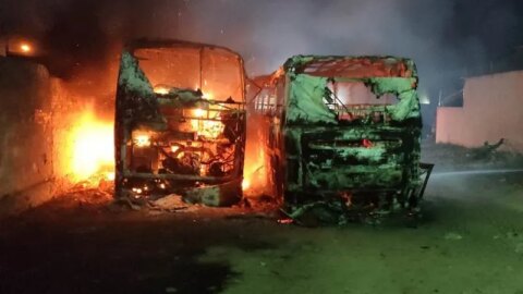 Incêndio em dois ônibus ocorrido em Patos pode ter sido criminoso