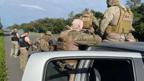 Suspeito é morto em confronto com a polícia após roubar carga de empresa de varejo, na PB