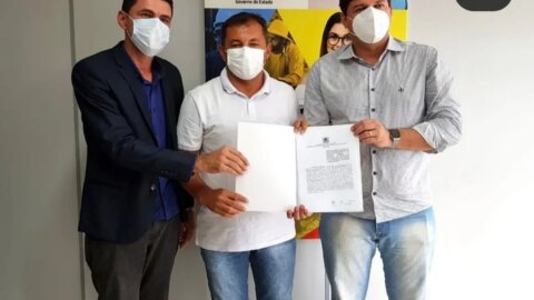 Prefeito de Catingueira assina convênio no valor de mais de RS 100 mil reais para compra de uma ambulância