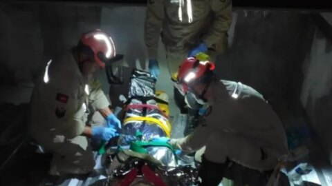 Homem sofre choque de 13 mil volts enquanto pintava casa, na Paraíba