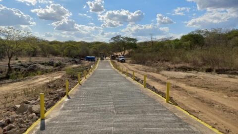Prefeitura de Catingueira recupera mais uma passagem molhada no zona rural