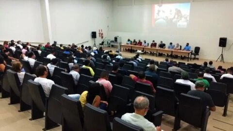 Secretário de Agricultura participa de reunião e pretende trazer a cultura do algodão colorido pra Catingueira
