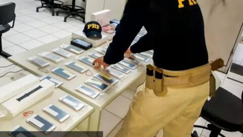 PRF apreende em Santa Terezinha-PB, 38 iPhones, tablets e relógios sem comprovação fiscal, avaliados em R$ 150 mil