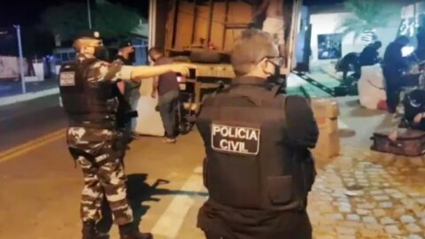 Ação conjunta das polícias prende 4 pessoas e apreende drogas e armas, em Catingueira