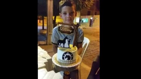 Menino de 8 anos morre vítima de choque elétrico ao colocar celular para carregar, no Sertão da PB