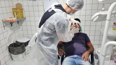 Prefeitura de Catingueira entrega mais de 170 próteses dentárias a população