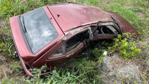 Passageiro morre após carro capotar e motorista que dirigia veículo foge sem prestar socorro à vítima, na PB
