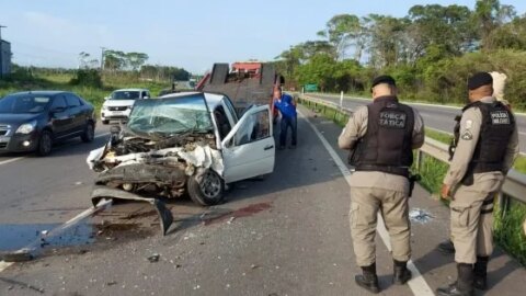 Motorista morre após colidir frontalmente contra caminhão na BR-230, na Paraíba