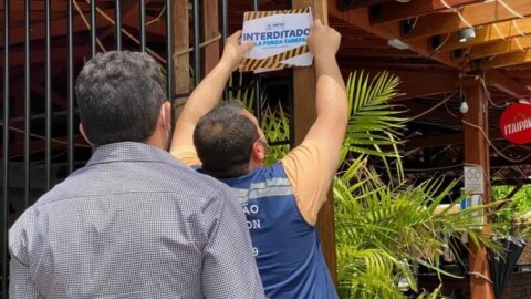 Restaurante é interditado por 7 dias após realizar show, em Patos