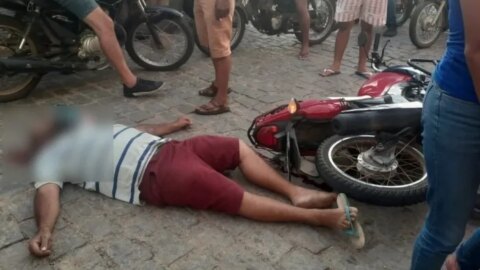 Motociclista é morto enquanto esteva escorado em sua moto, na PB