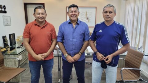 Suélio, João Leuson e Marcos Nascimento discutem projeto para reestruturação do Nacional de Patos