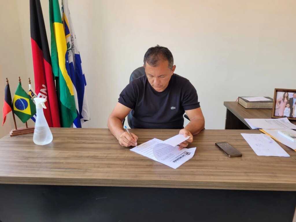 Prefeito de Catingueira anuncia rejuste dos Profissionais do Magistério acima do percentual proposto pelo Governo Federal
