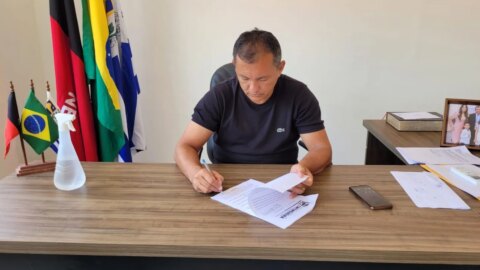 Prefeitura de Catingueira sanciona lei que dispõe sobre a atualização do piso salarial dos professores