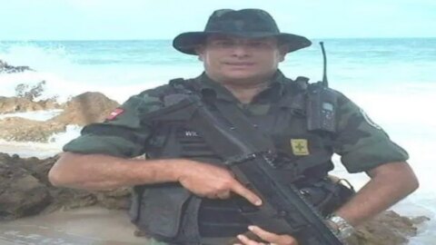 Sargento da Polícia Militar é morto com tiros na cabeça e na frente dos filhos por grupo de assaltantes, na Paraíba