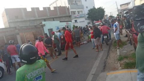 Acidente entre moto e carro no centro de Piancó deixa um casal ferido