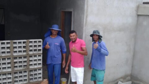 Vereador Popay visita construção de escola na cidade de Emas