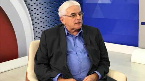 Efraim entrega cargo no Governo e deixa filho ‘livre’ para dar “liberdade e independência” à pré-candidatura de Efraim Filho