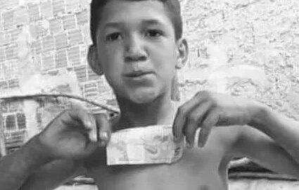 Adolescente de 13 anos morre eletrocutado após tocar em fio desencapado, na Paraíba