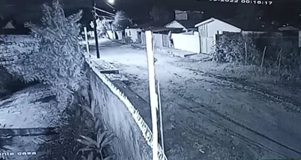 Família tem casa invadida por assaltantes e mãe e filha são estupradas pelos bandidos, na Paraíba