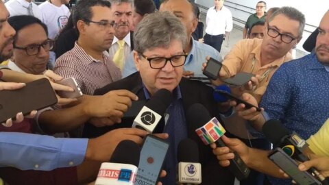 João confirma que discutiu vice-governadoria com Efraim e diz que ainda considera deputado como base do governo